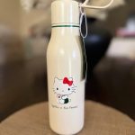 Gourde Hello Kitty en voyage
