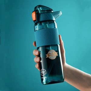 bouteille avec paille