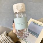 Bouteille avec paille intégrée