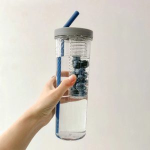 bouteille avec paille